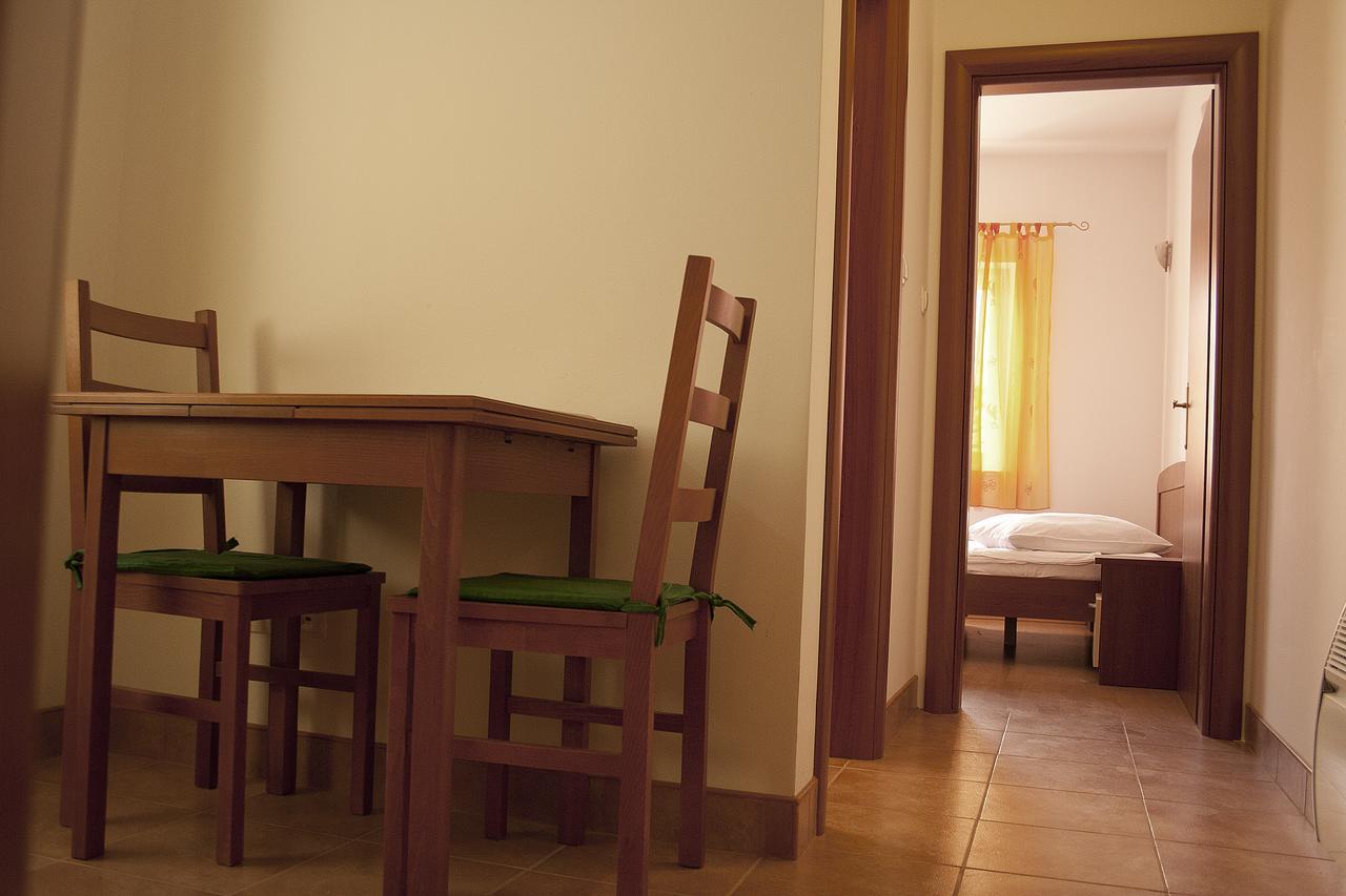 Apartments Jaksic 포스티라 외부 사진