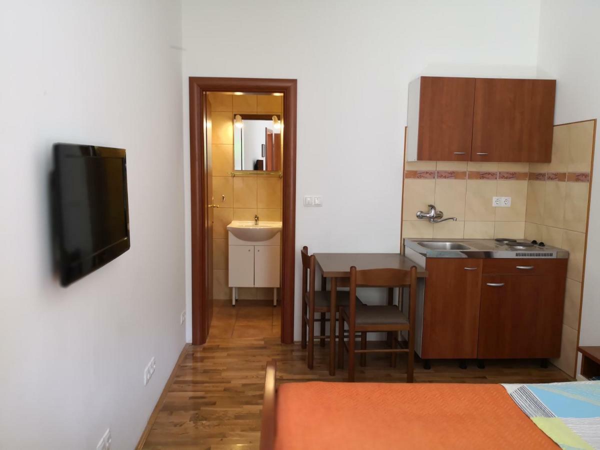 Apartments Jaksic 포스티라 외부 사진