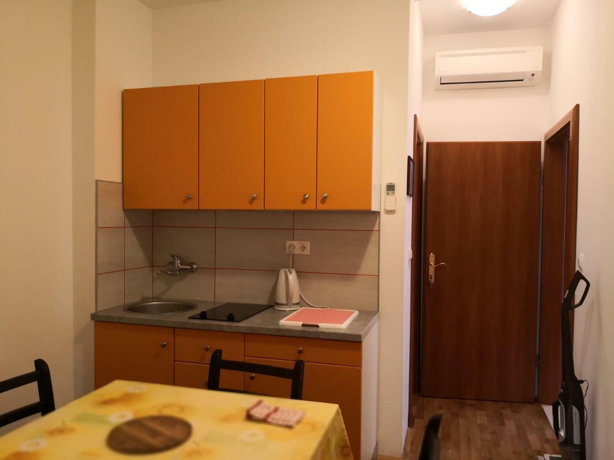 Apartments Jaksic 포스티라 외부 사진