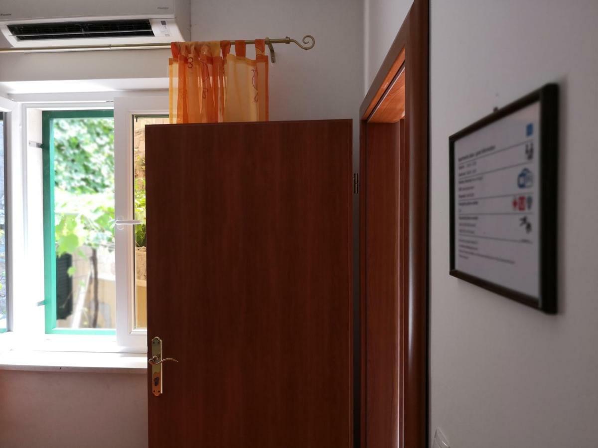 Apartments Jaksic 포스티라 외부 사진